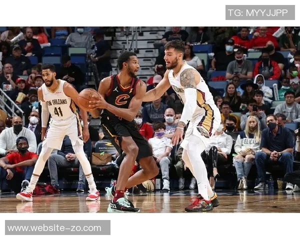 莫布里替补出战半场表现亮眼贡献10分3板引发学文班与锡安替补定律探讨